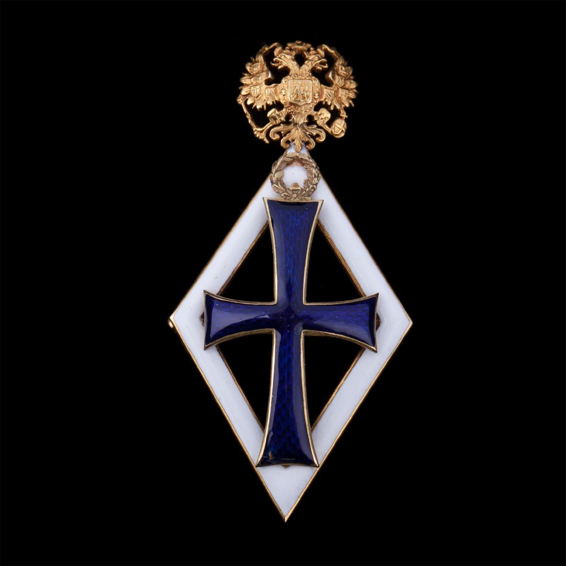 Russian gold and enamel badge for graduation — image 1