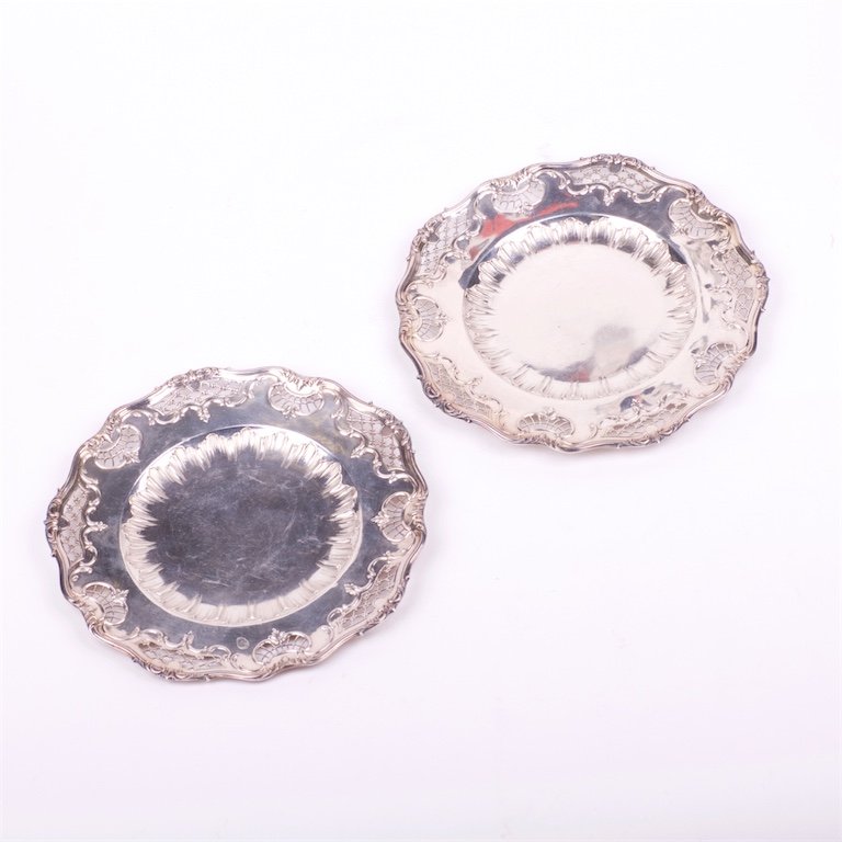 Set of 2 silver plates. French. — image 1
