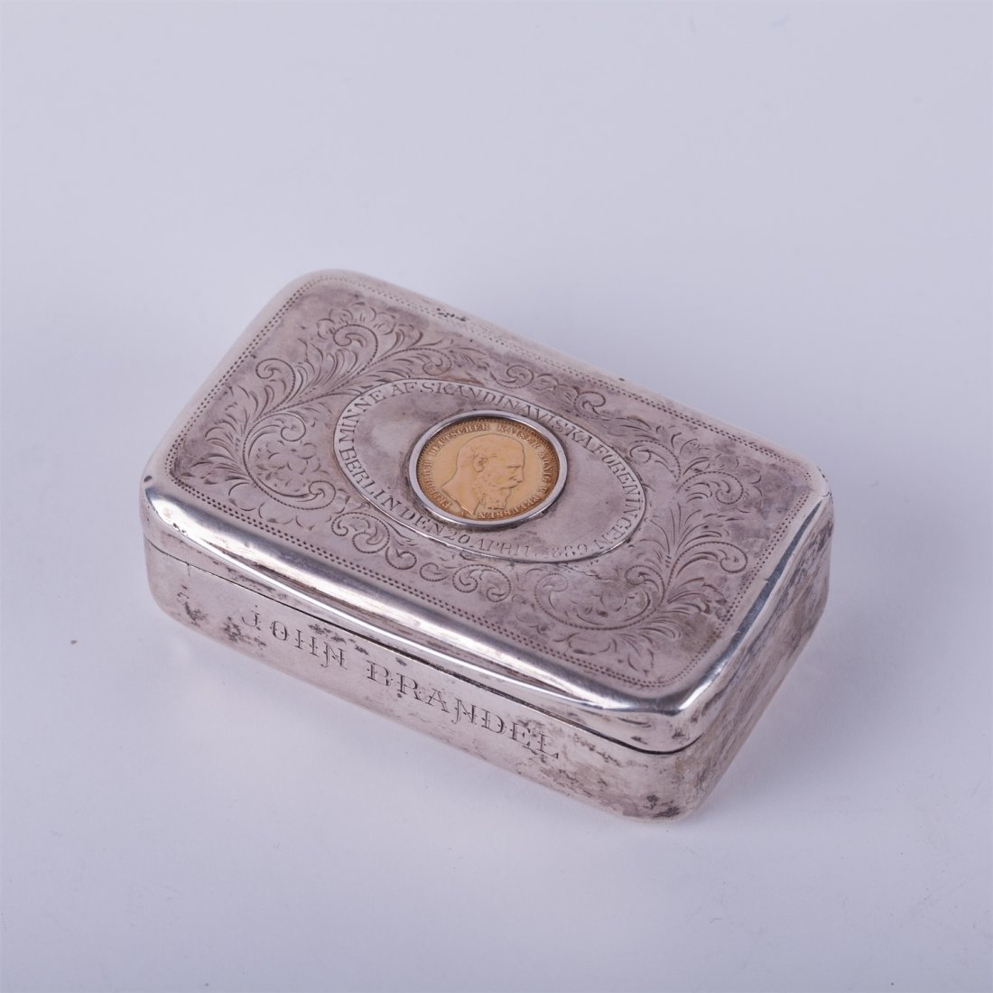 Silver box with gold coin. — image 1