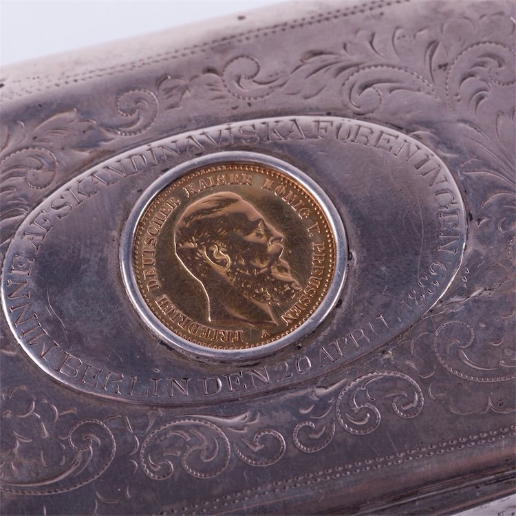 Silver box with gold coin. — image 5
