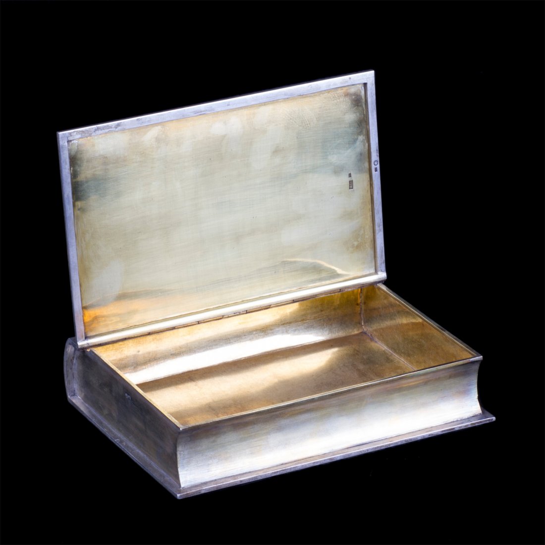 Interesting Russian silver-gilt and engraving cigar box — image 4