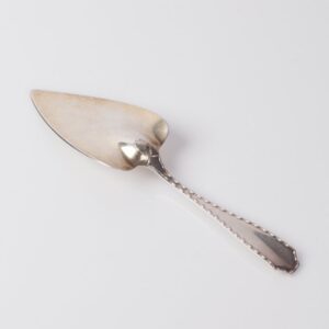Silver cake shovel. — image 2