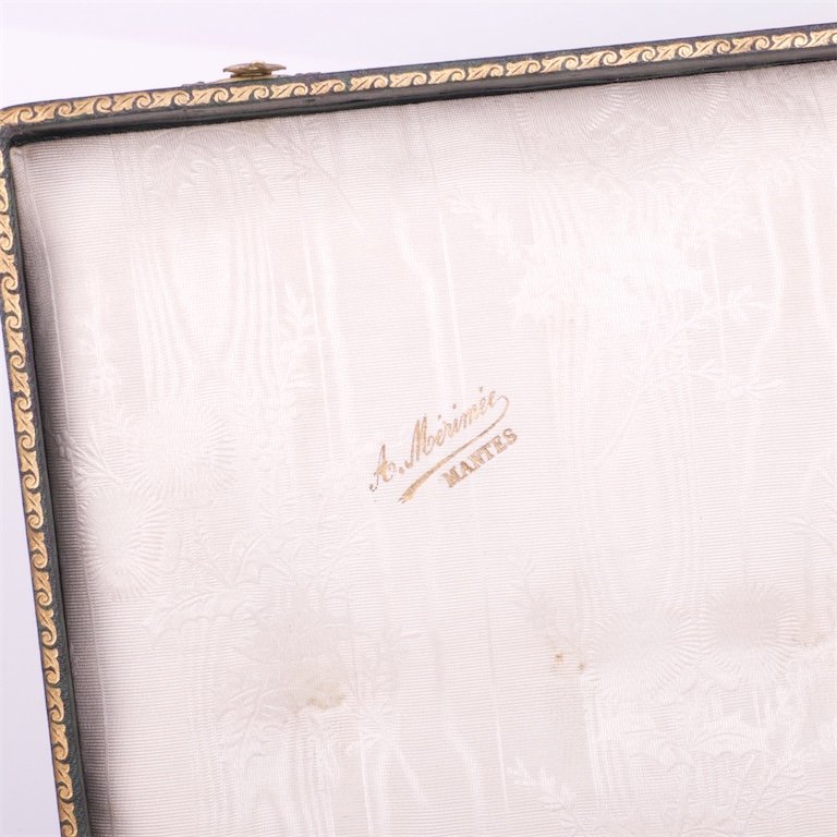 Silver set of 12 spoons in a box. — image 2