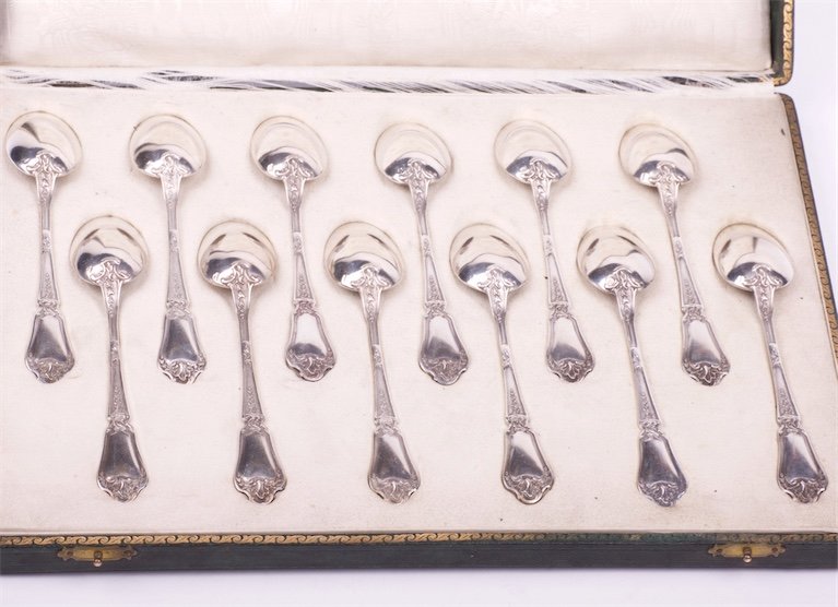 Silver set of 12 spoons in a box. — image 3