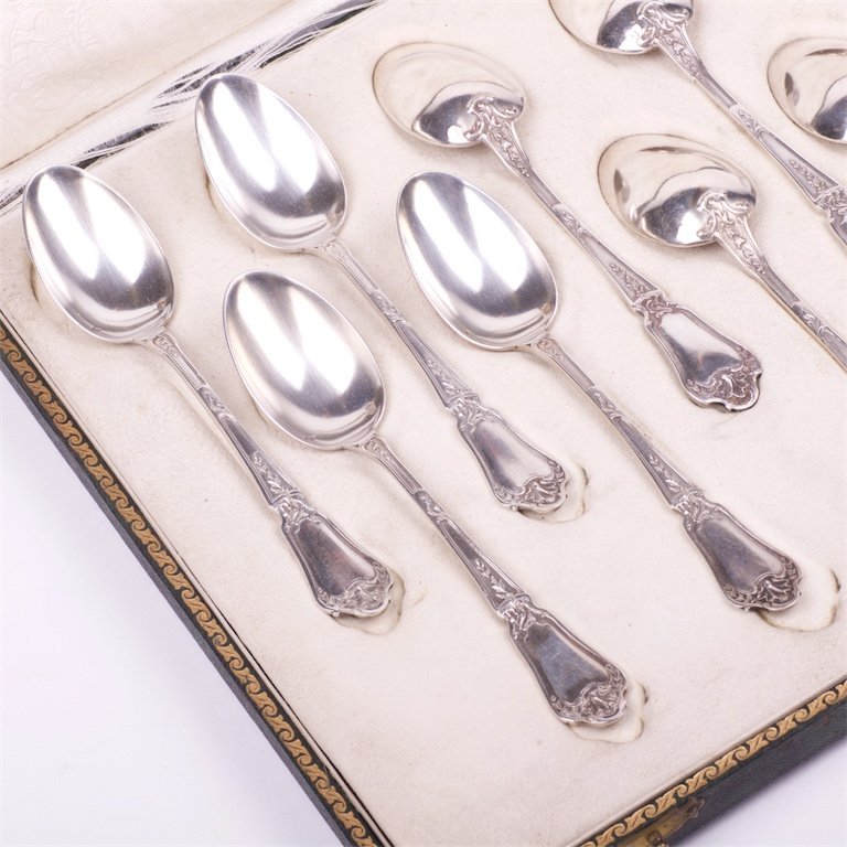 Silver set of 12 spoons in a box. — image 4