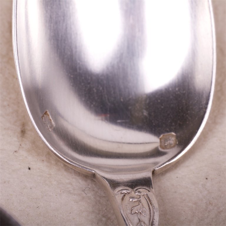 Silver set of 12 spoons in a box. — image 5