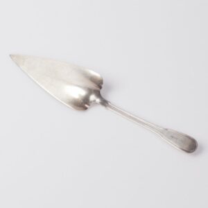 Silver cake shovel. — image 2