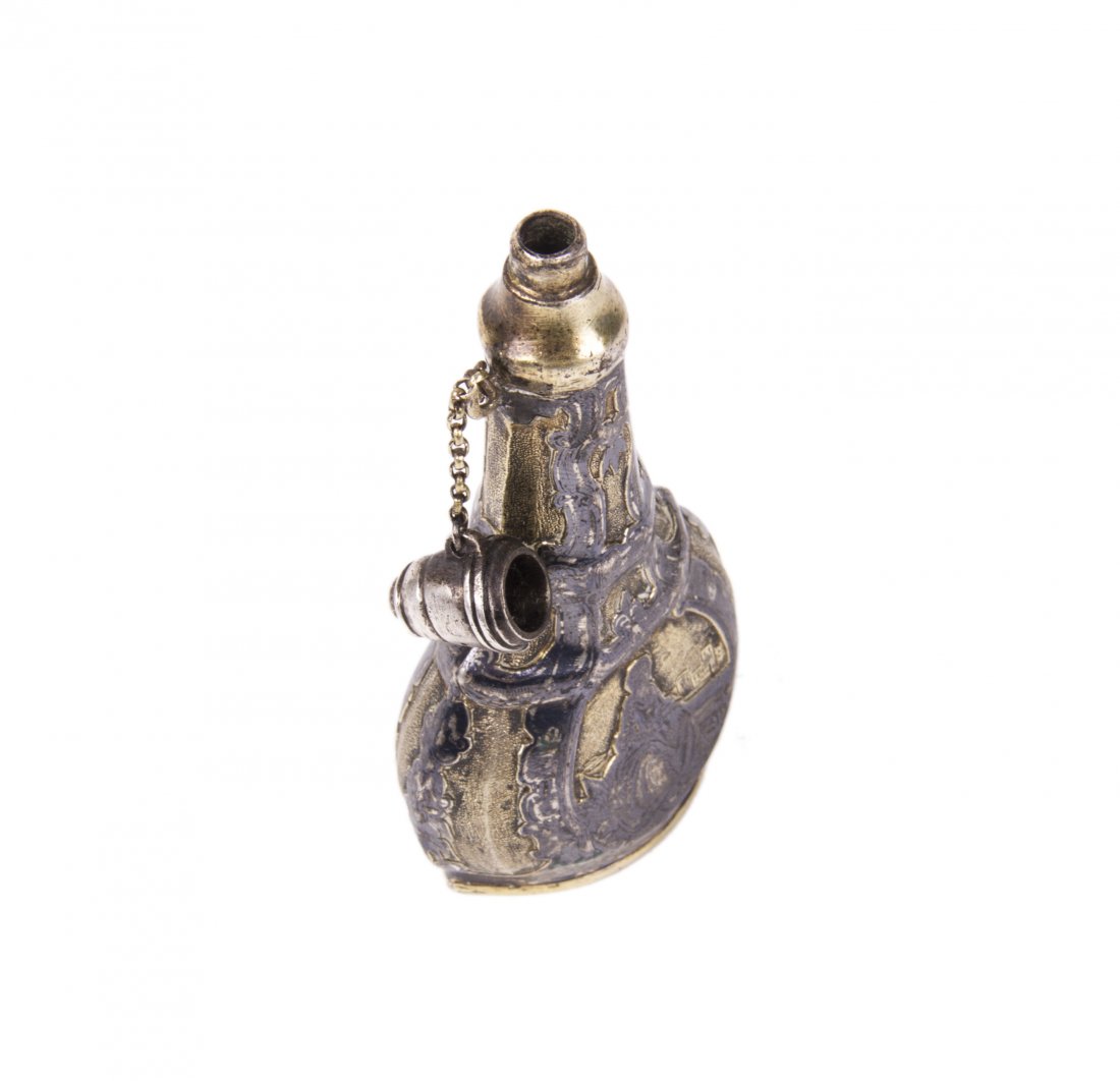 Russian silver-gilt and niello flask with Genre scene — image 3