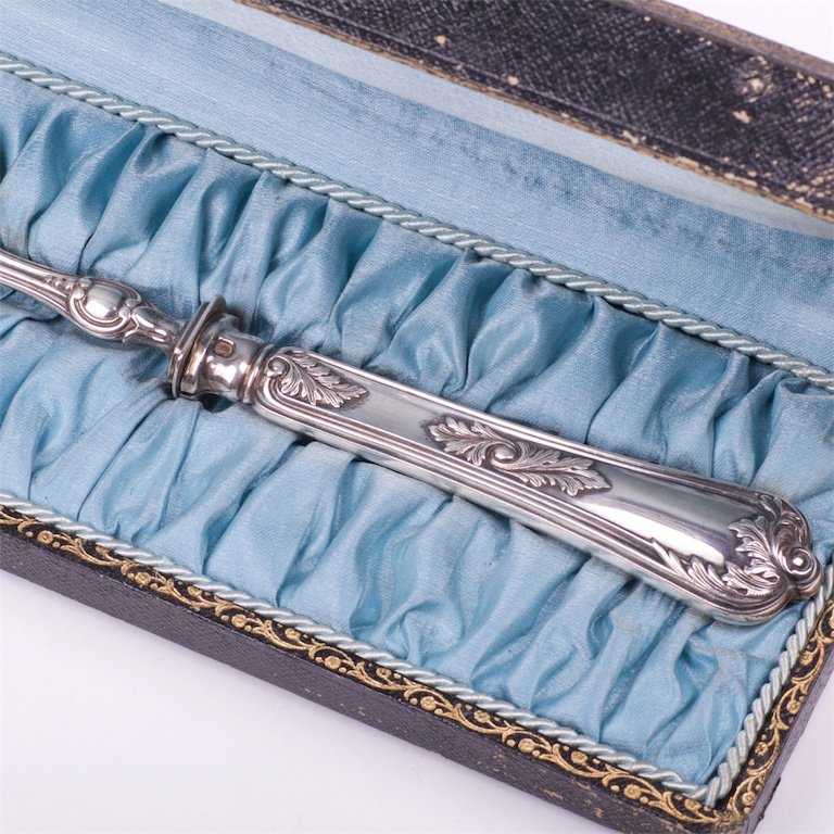 French silver cake spoon. — image 3