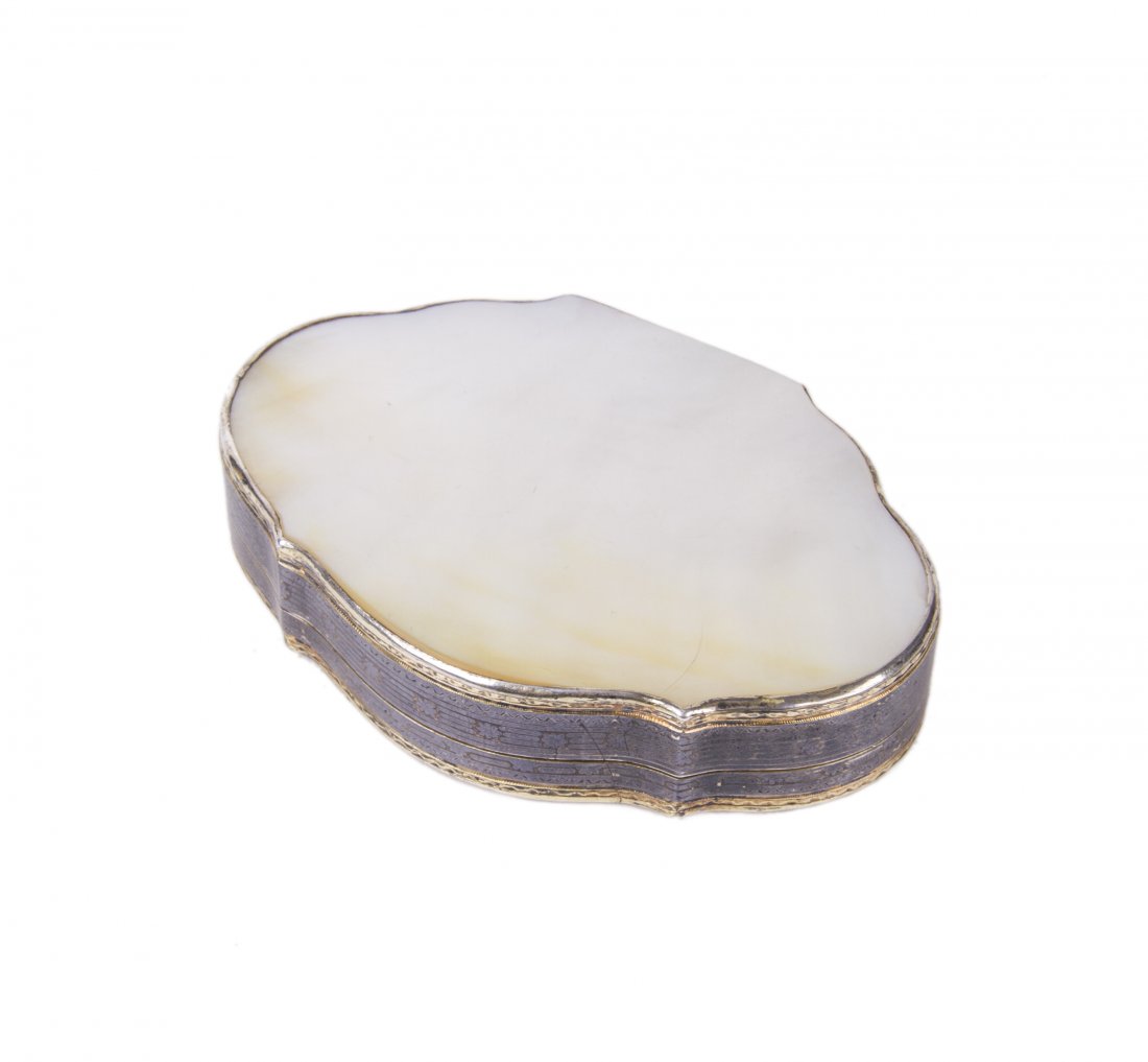 Russian silver, niello and mother of pearl carved box — image 3
