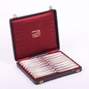 Silver set of 18 dessert knifes. — image 1