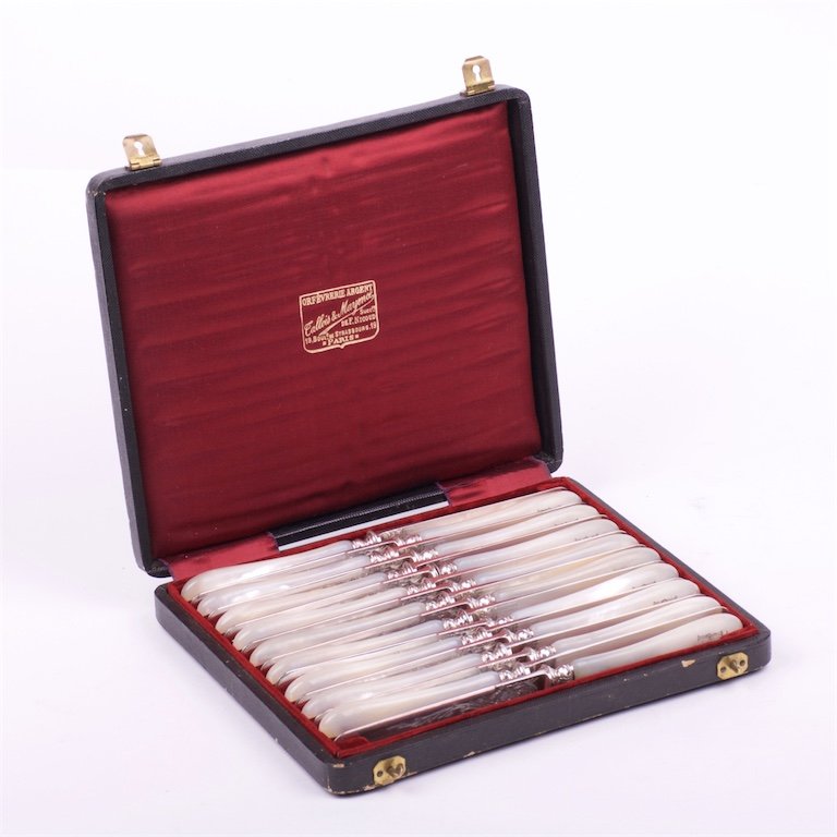 Silver set of 18 dessert knifes. — image 1