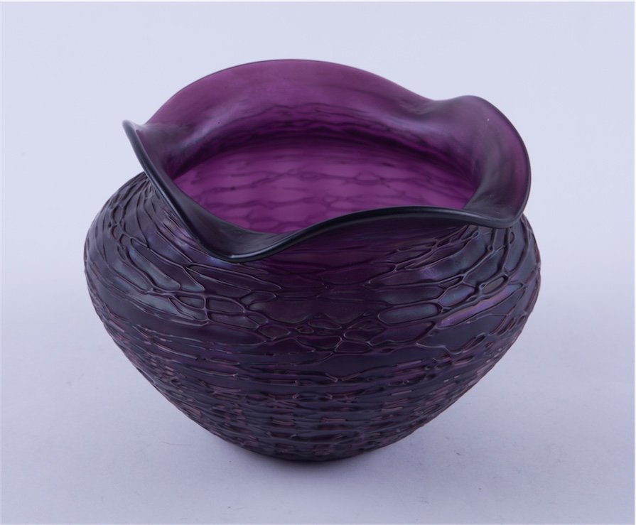 Art nouveau Loetz vase. — image 2