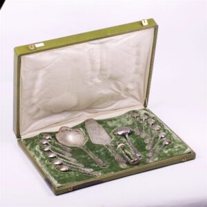 Silver serving set of 4 pieces and 12 spoons. — image 1