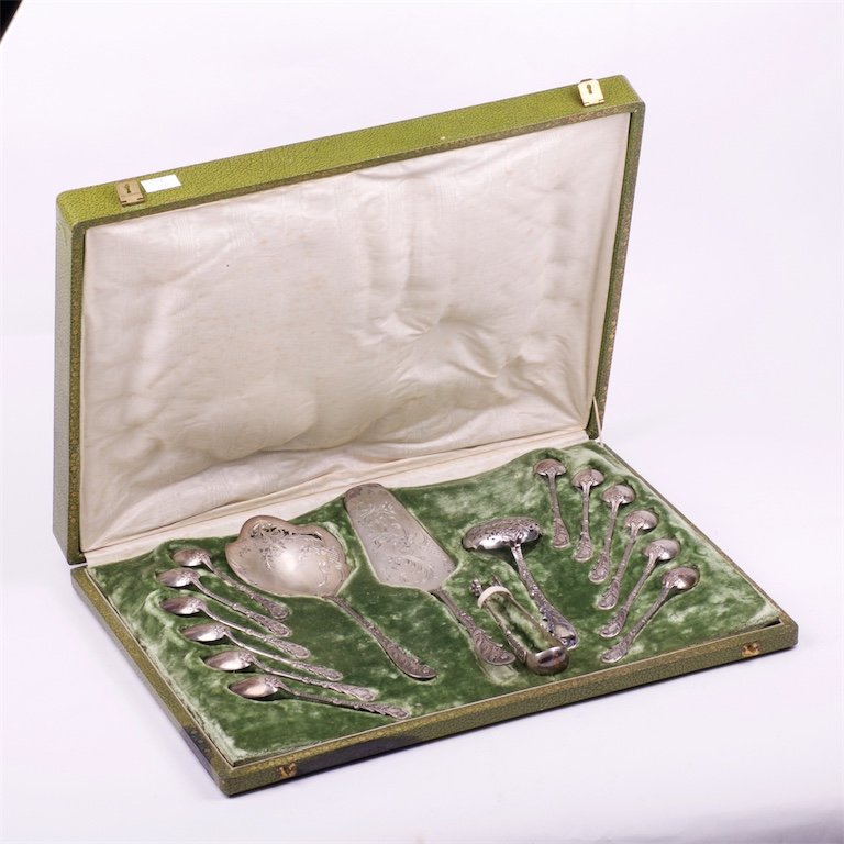 Silver serving set of 4 pieces and 12 spoons. — image 1