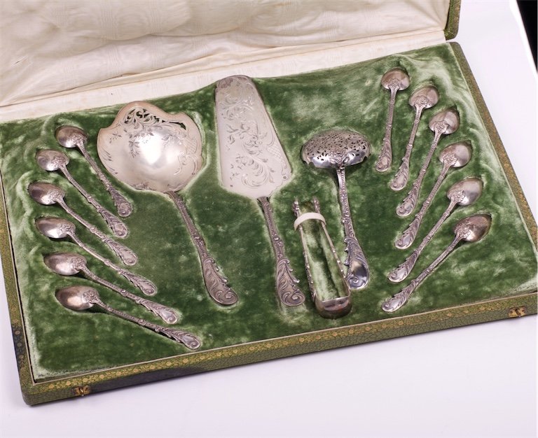 Silver serving set of 4 pieces and 12 spoons. — image 2