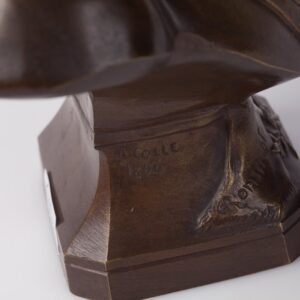 Bust of French president. — image 3