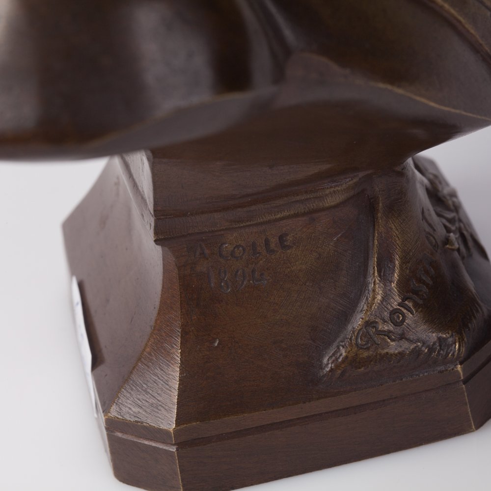 Bust of French president. — image 3
