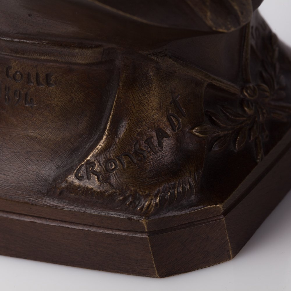 Bust of French president. — image 4