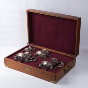French set of 4 pieces in a oak box. — image 1