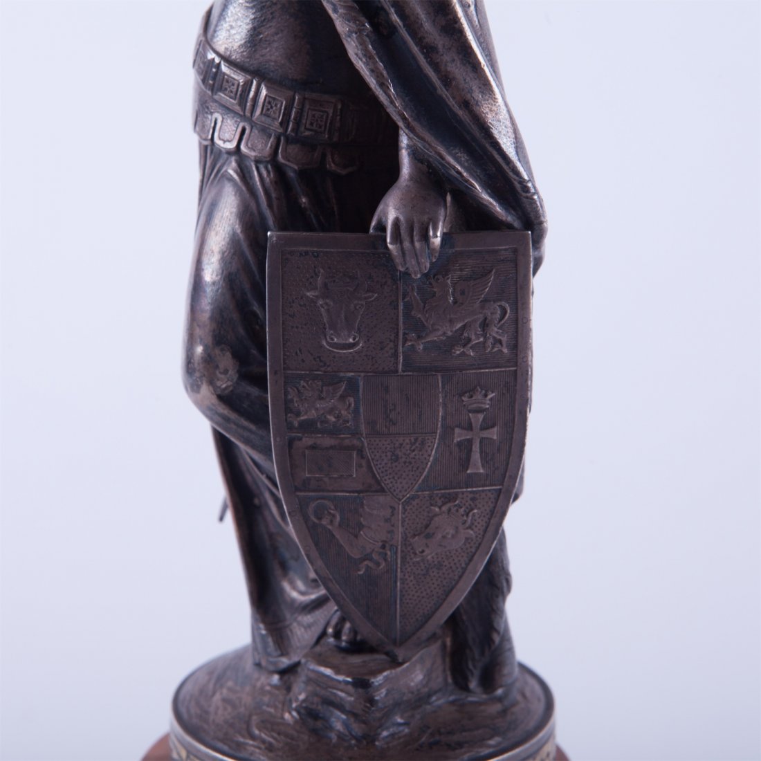 Silver figure. — image 5
