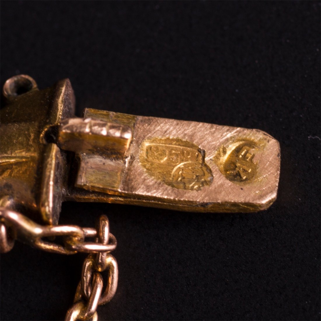 Imperial time gold hand bracelet with diamonds and opal — image 6