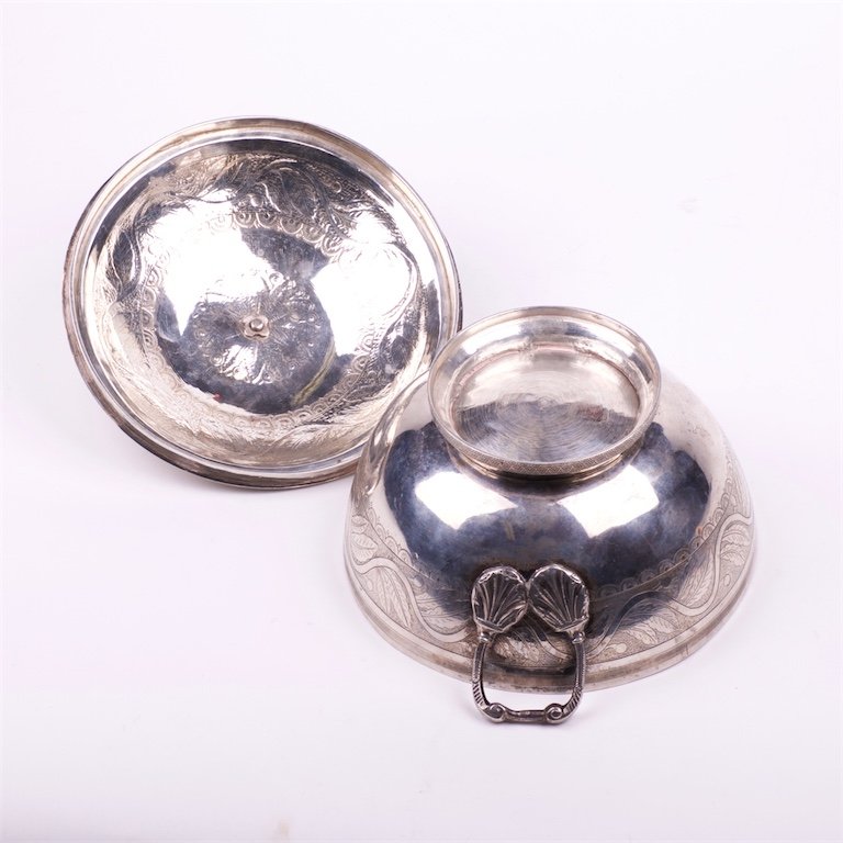 Silver vegetable dish with pot — image 4