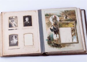 Antique Russian photo album with bronze plaque — image 4
