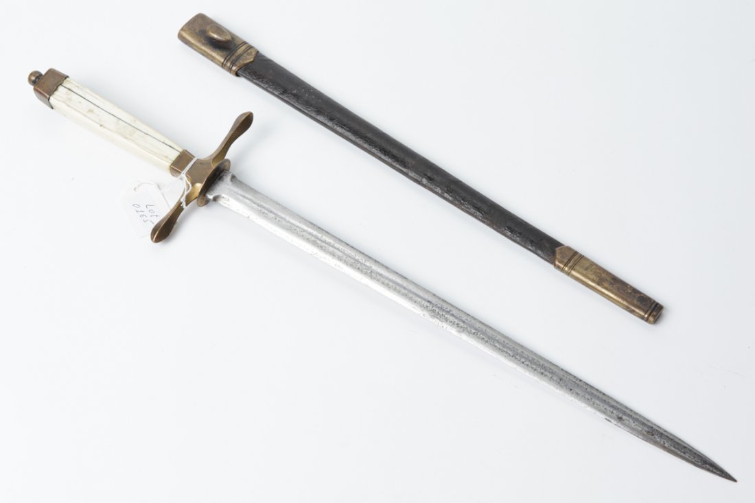 English navy dagger. — image 1