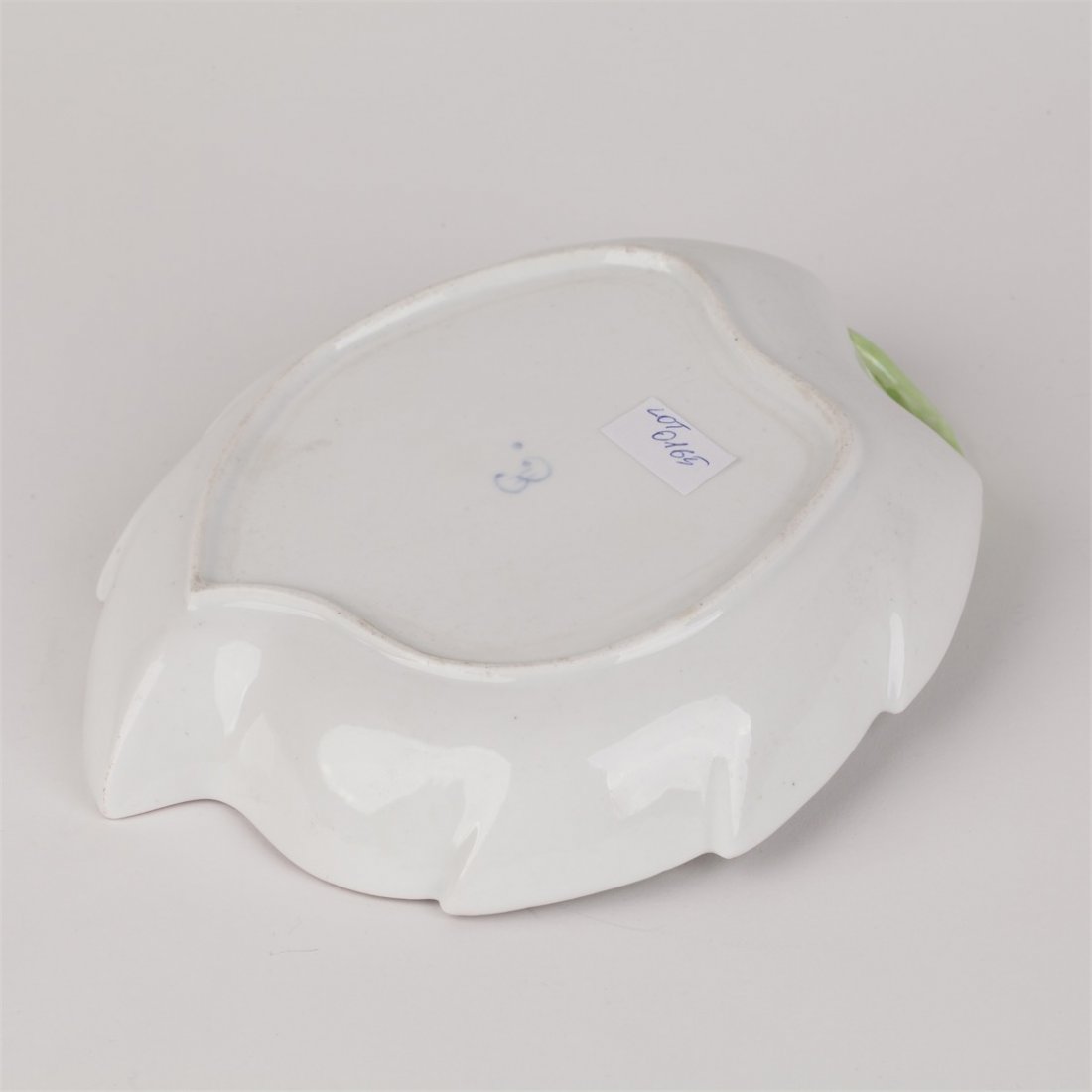Porcelain tray. 18th century. Ekat. 2. — image 2