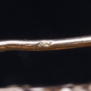 Renaissance style gold brooch with pearls — image 4