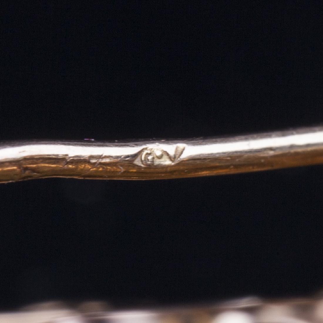 Renaissance style gold brooch with pearls — image 4