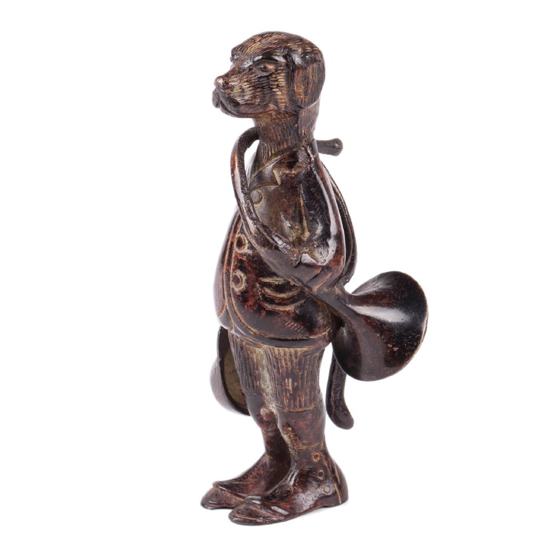 Antique bronze figure "A hunter dog" — image 1