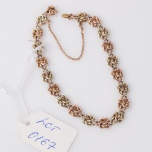 Gold hand bracelet. — image 1