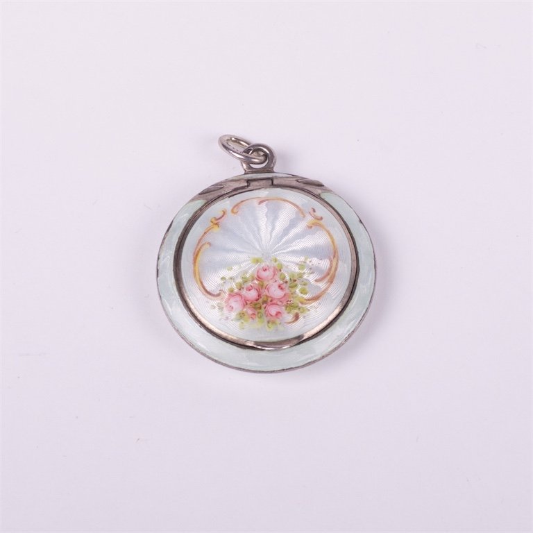 Silver powder box. — image 1