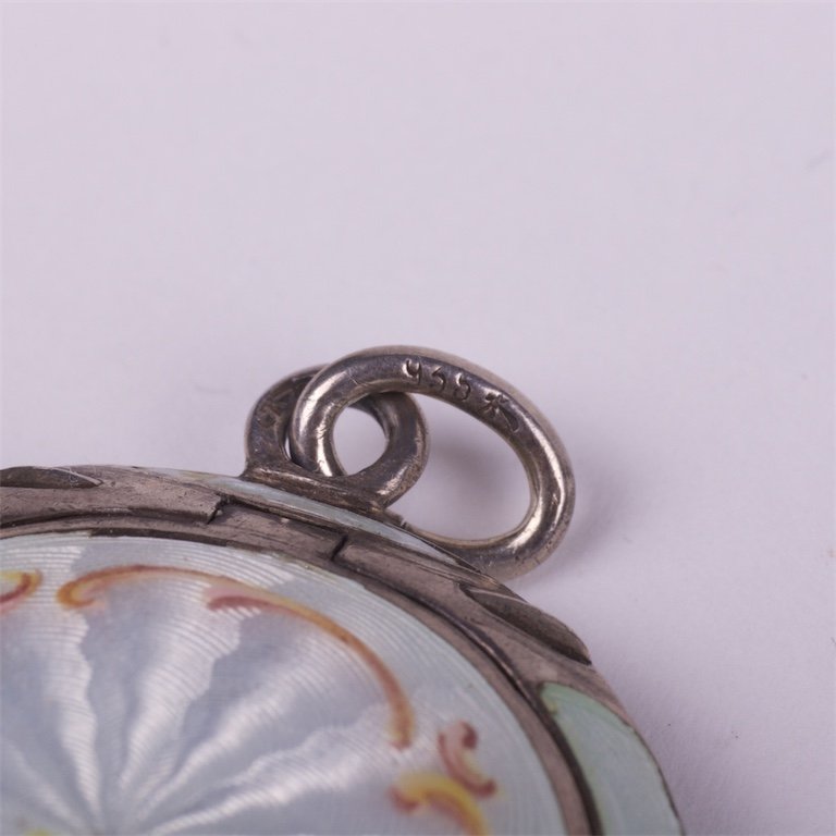 Silver powder box. — image 3