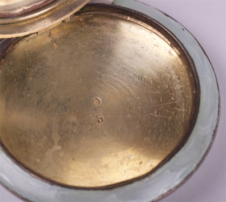 Silver powder box. — image 5