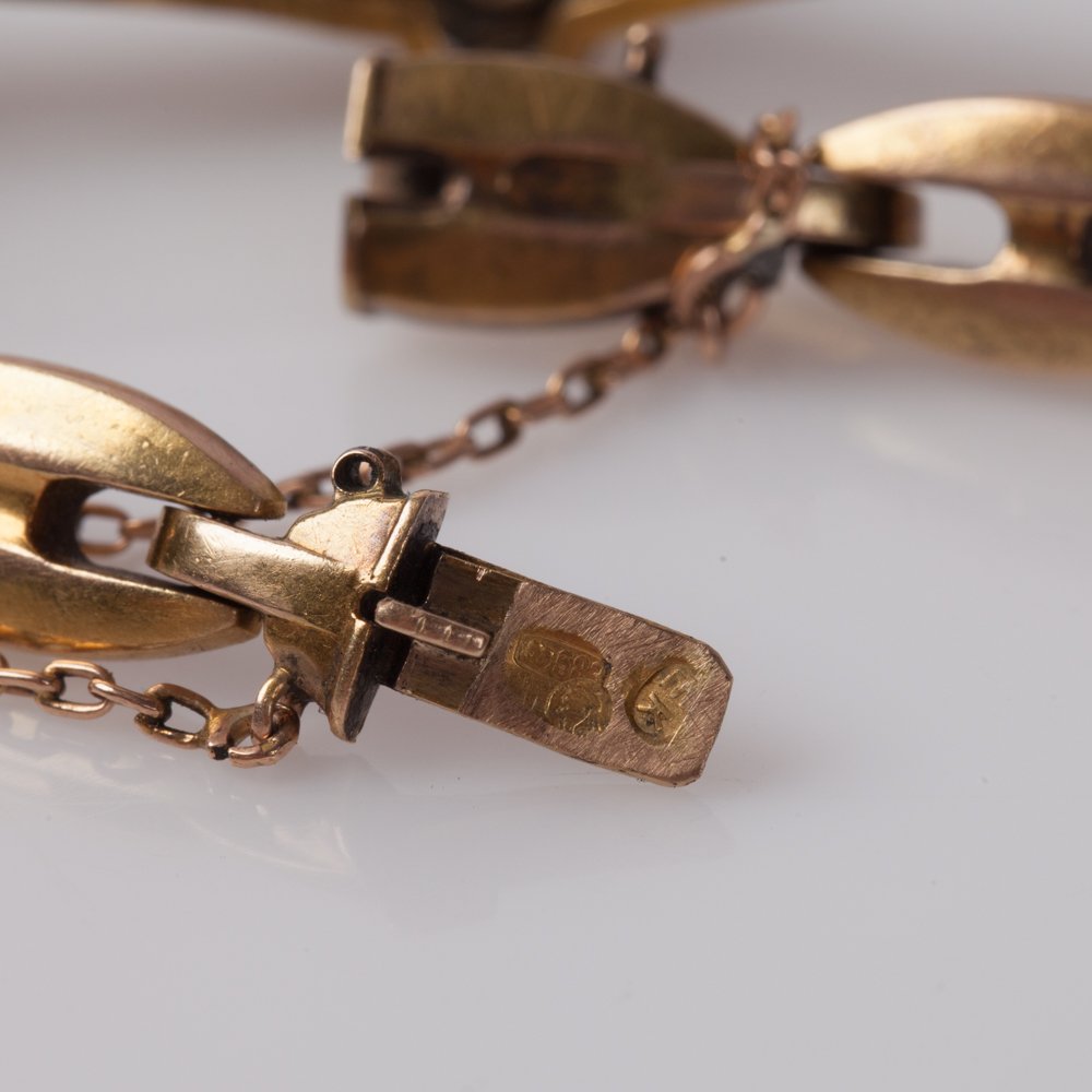 Gold hand bracelet. — image 2