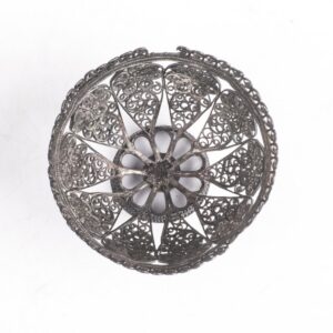 Antique filigree silver stand for egg — image 2