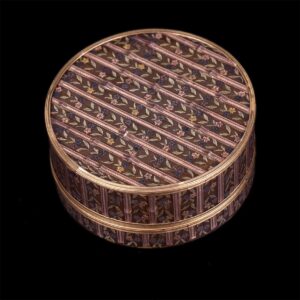 Antique Gold 18k-0.750 tortoise shell jewelry box — image 2