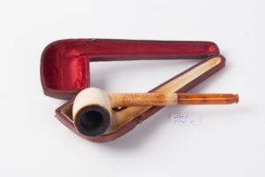 Antique smoking pipe. — image 3
