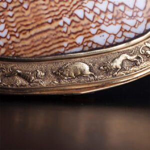 Antique gold authentic shell snuff box with a hunt — image 4