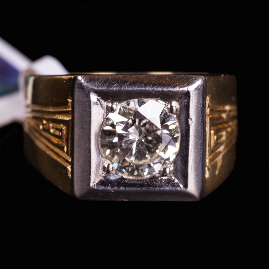 Gold ring with diamonds — image 2