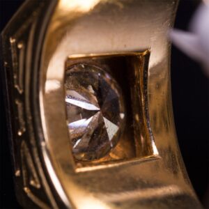 Gold ring with diamonds — image 5