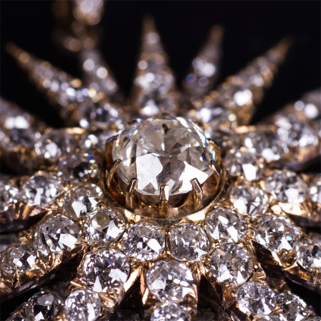 Antique Russian gold pendant with diamonds. — image 2