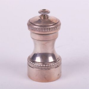 Silver pepper cellar. — image 1