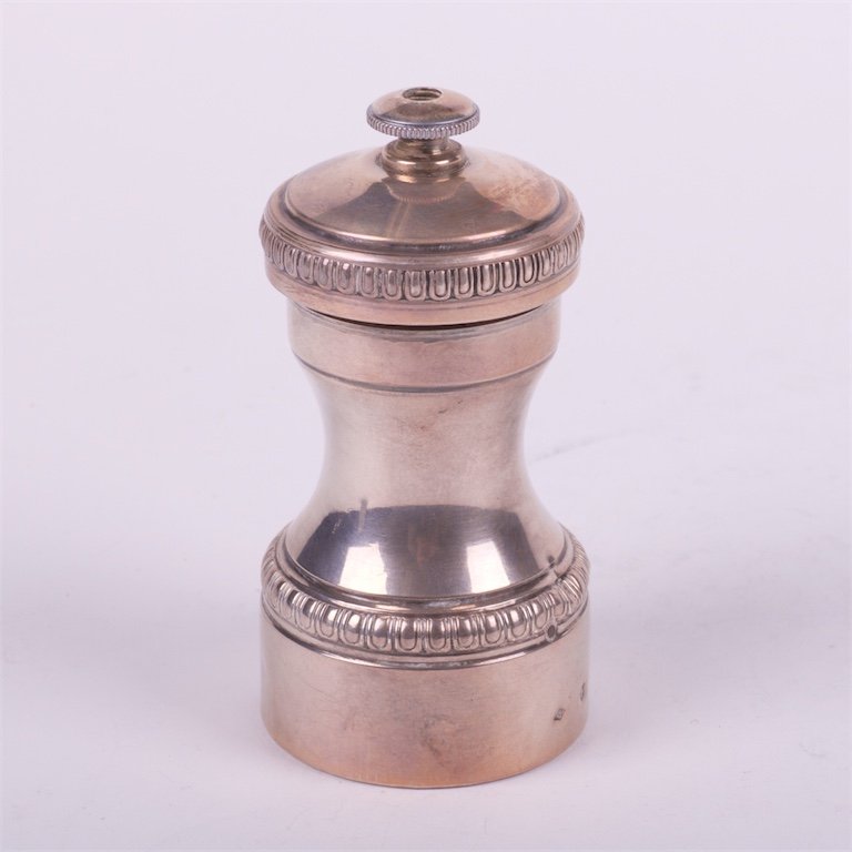 Silver pepper cellar. — image 1