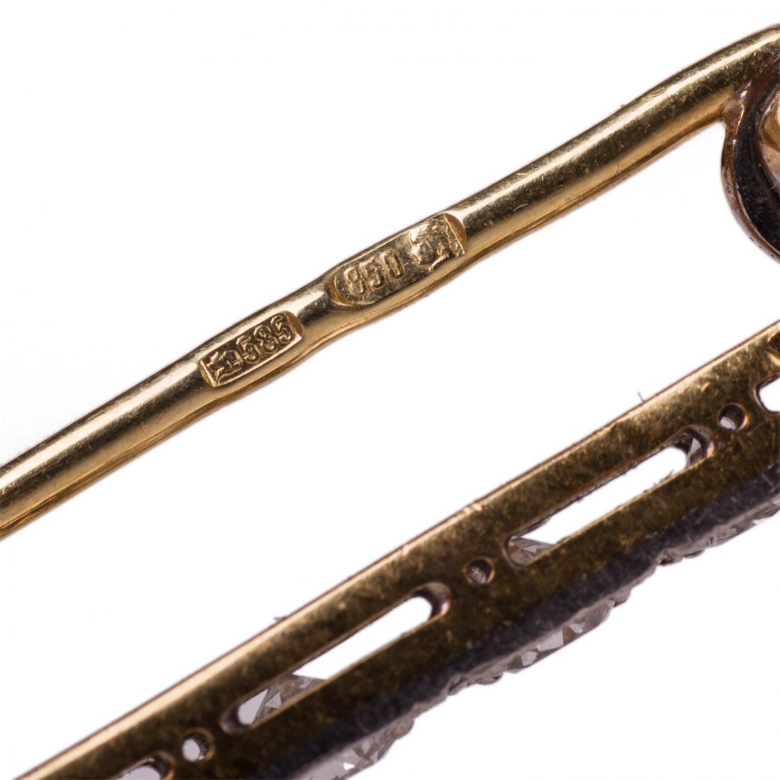 Beautiful Latvian gold and platinum diamond brooch — image 4