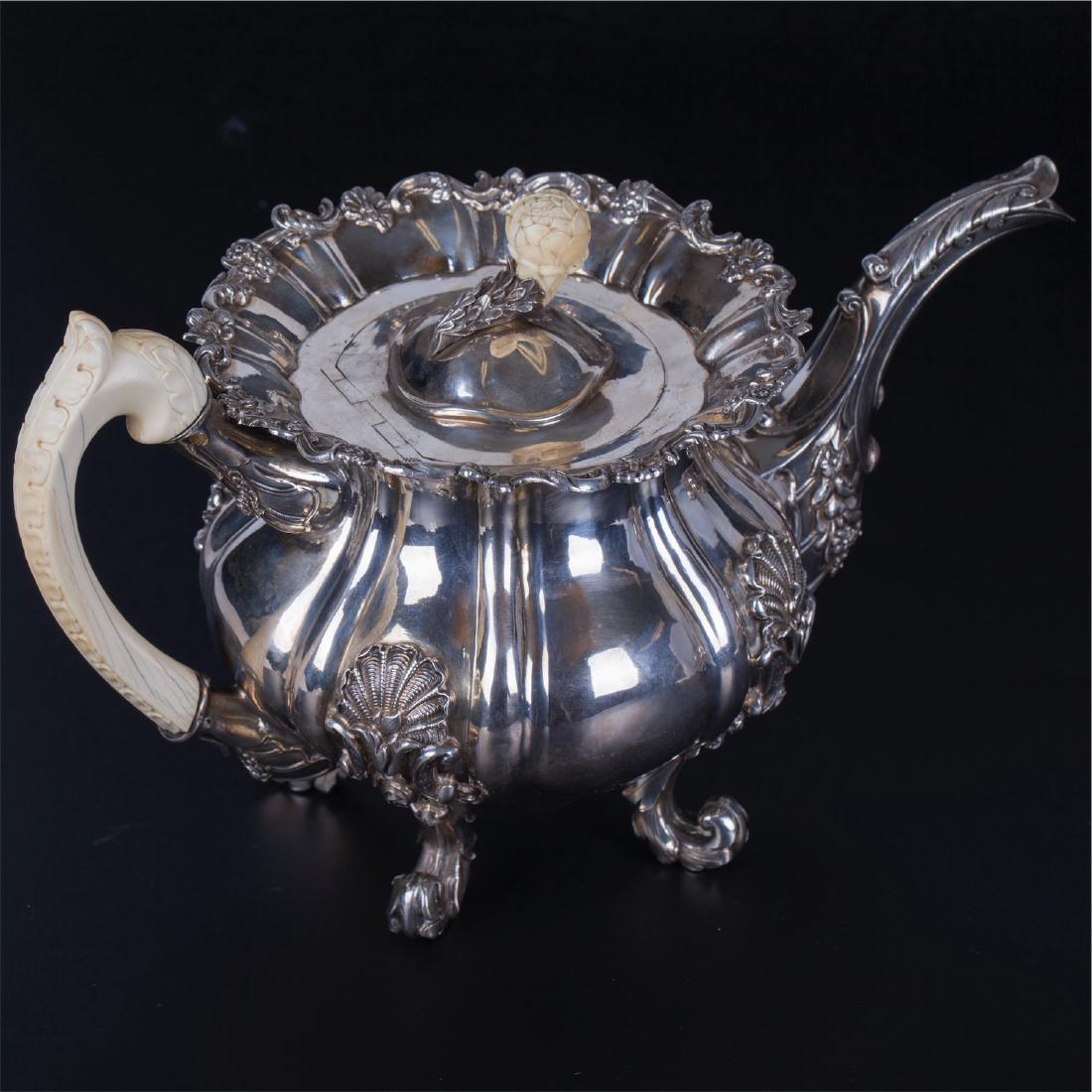 Russian silver-gilt tea service of 5 pieces — image 4