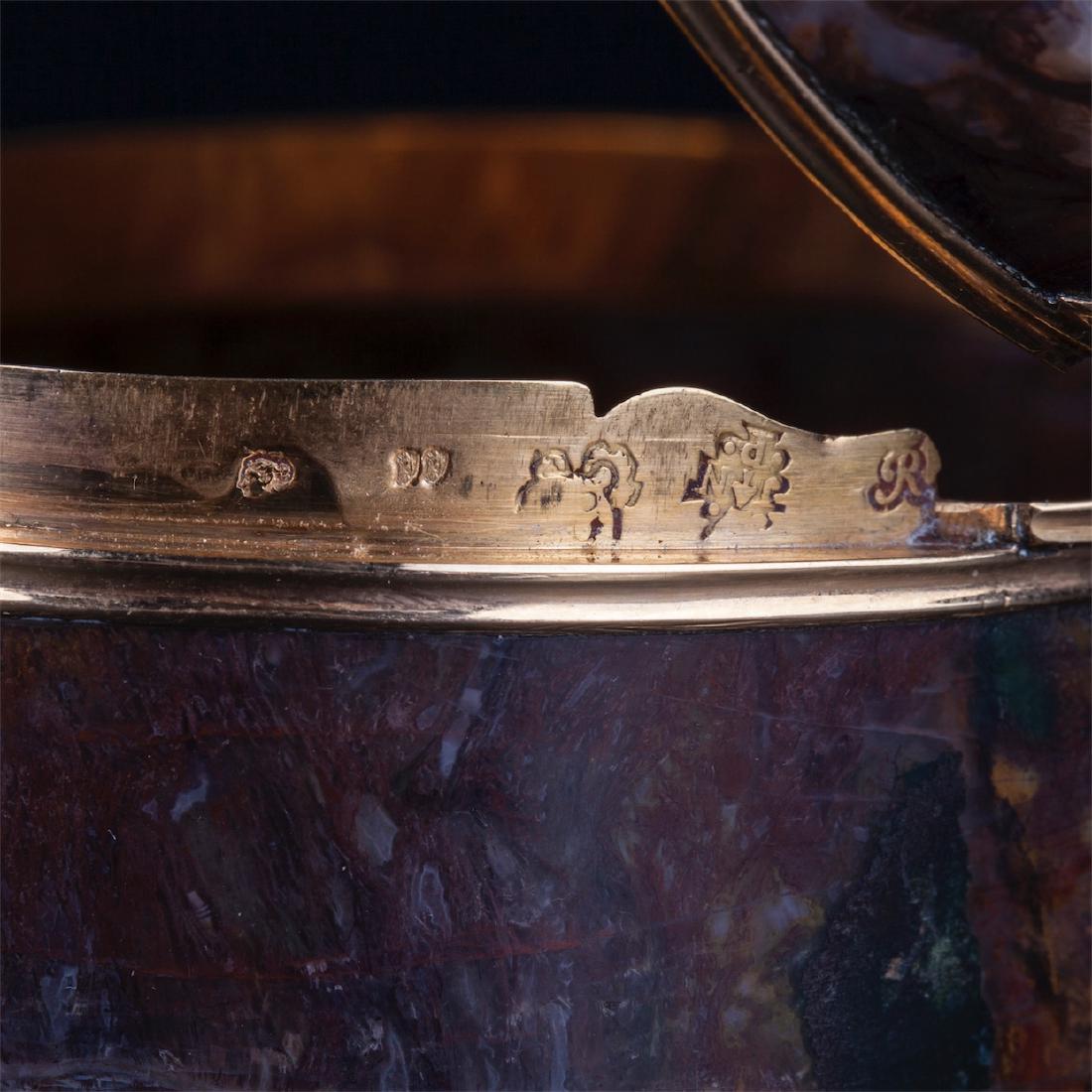 Antique French jasper box with a gold mounted — image 5